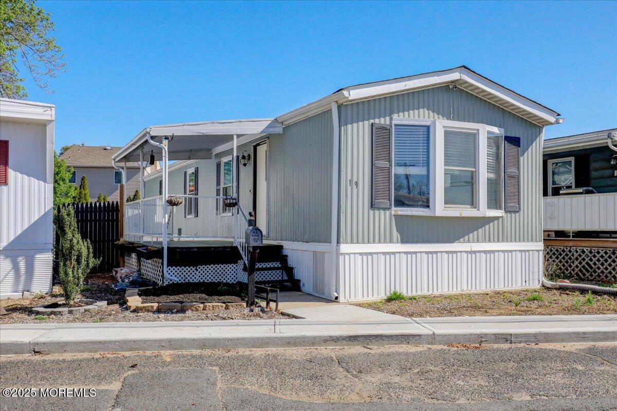 19 Mary Ann Court, Hazlet, New Jersey image 2