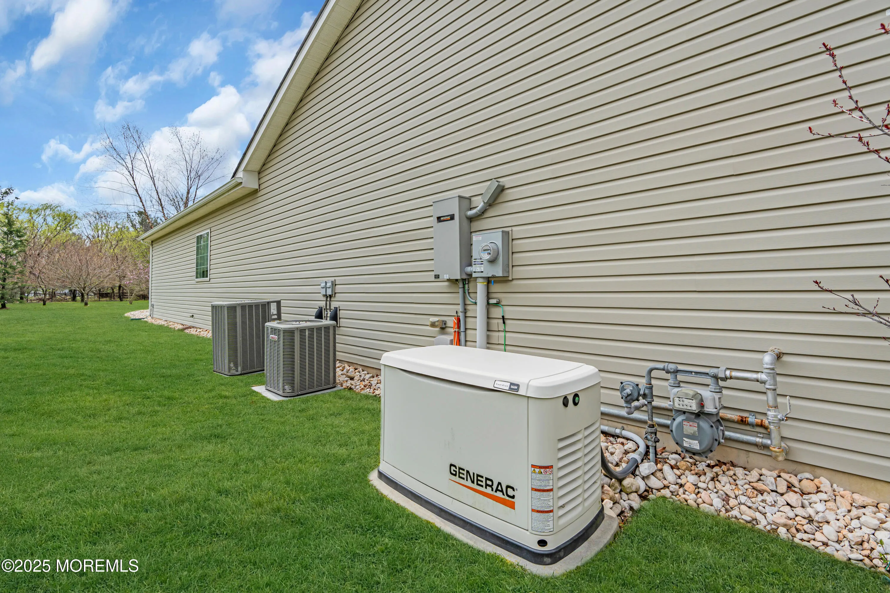 Farmingdale, New Jersey 07727, United States, 3 Bedrooms Bedrooms, ,3 BathroomsBathrooms,Residential,Active,110082