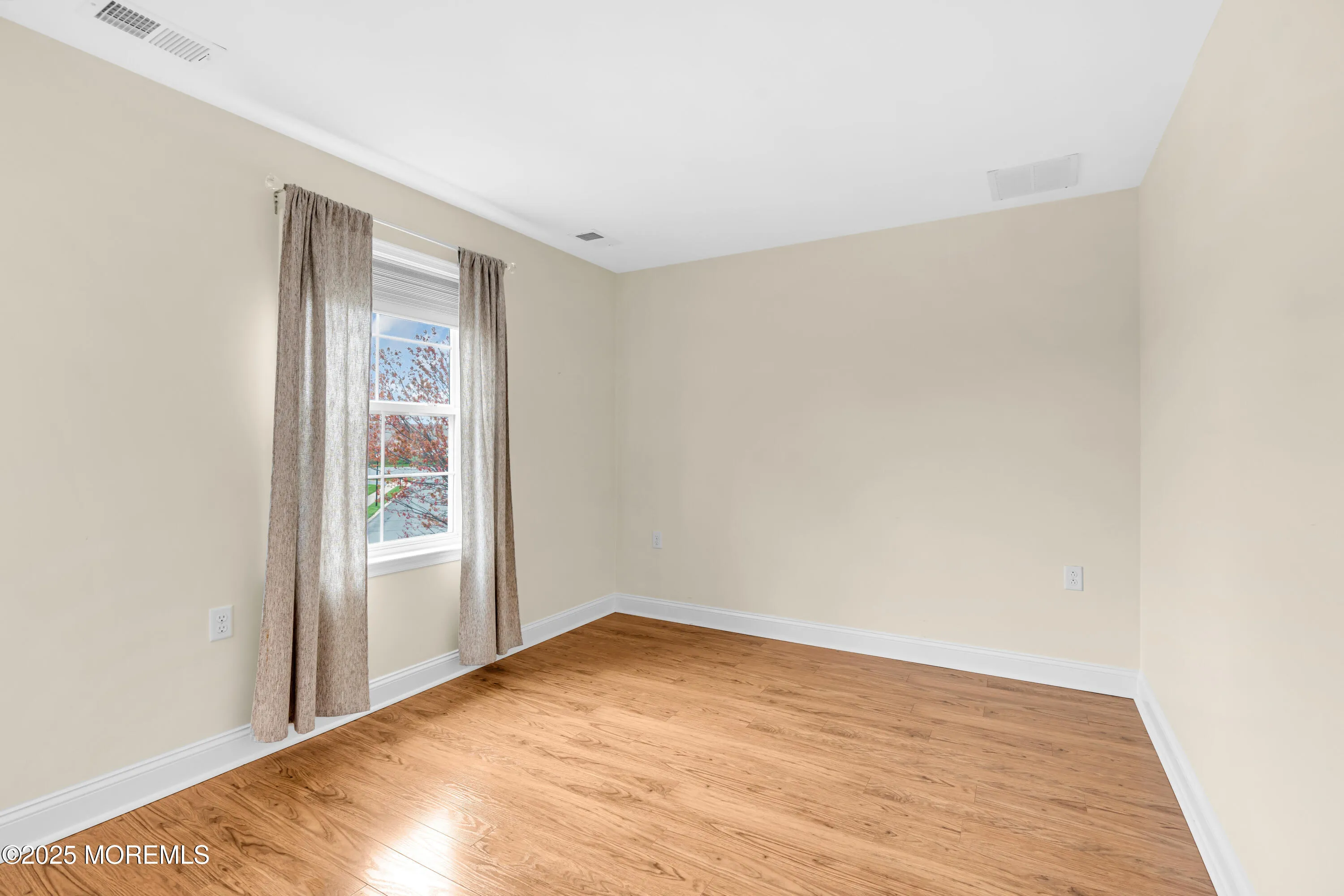 Farmingdale, New Jersey 07727, United States, 3 Bedrooms Bedrooms, ,3 BathroomsBathrooms,Residential,Active,110082