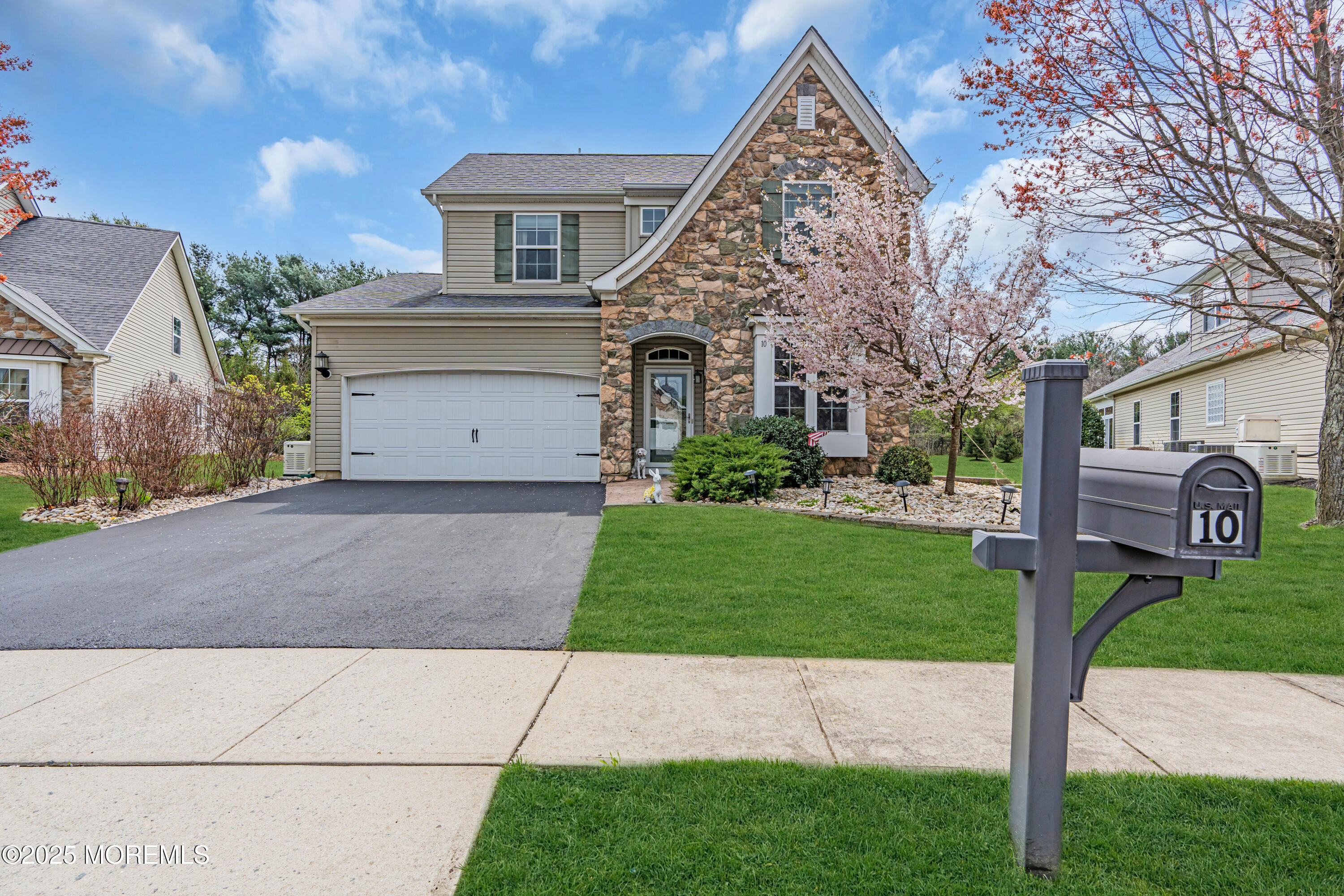 10 E Black Heath Court, Farmingdale, New Jersey image 5