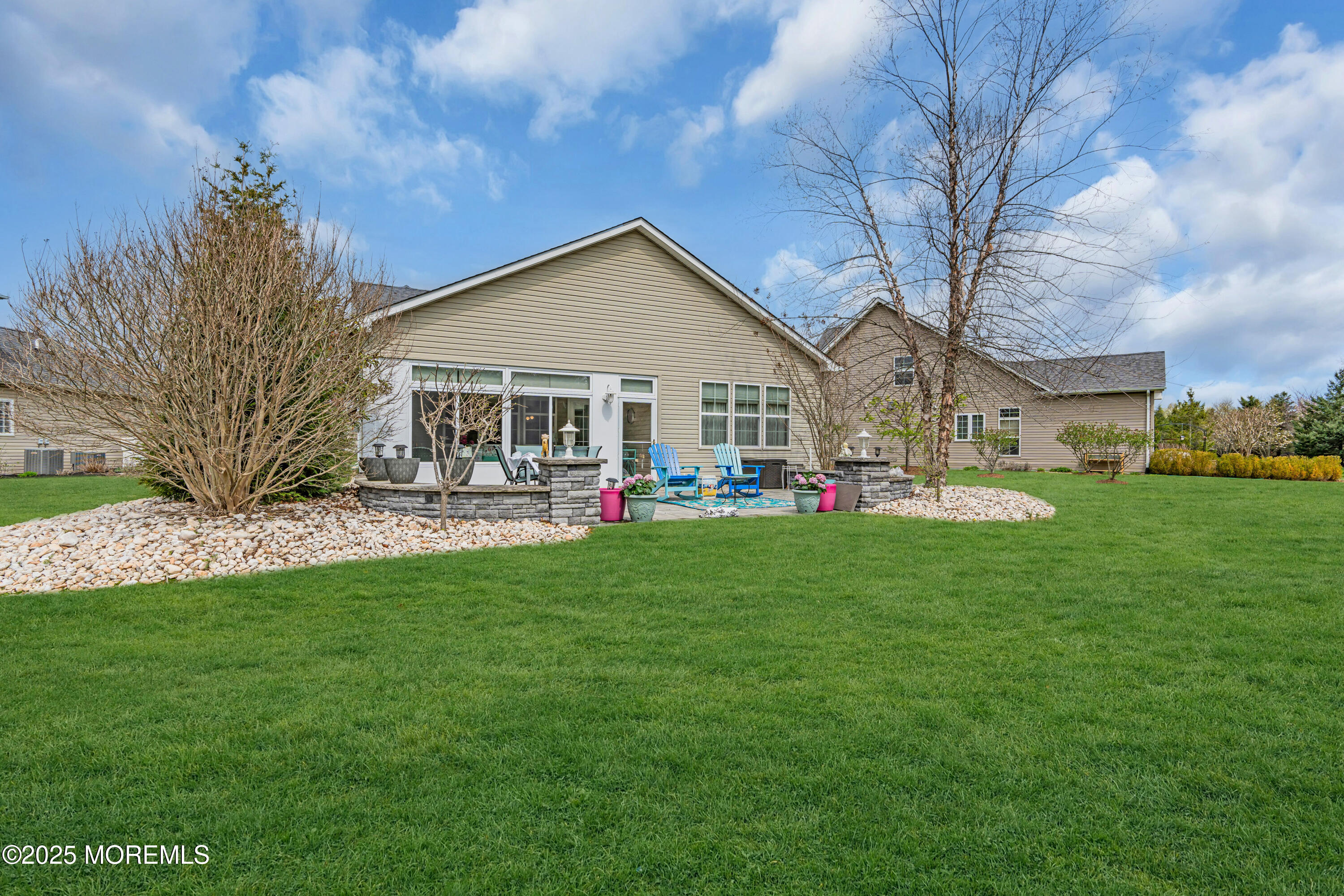 10 E Black Heath Court, Farmingdale, New Jersey image 4