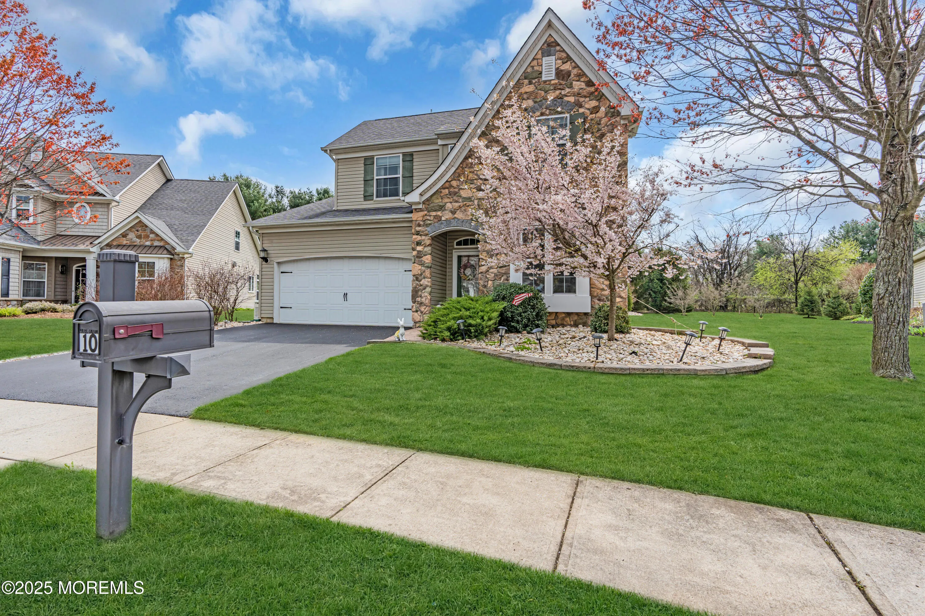 Farmingdale, New Jersey 07727, United States, 3 Bedrooms Bedrooms, ,3 BathroomsBathrooms,Residential,Active,110082