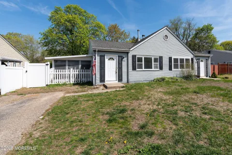 MLS: 22511932