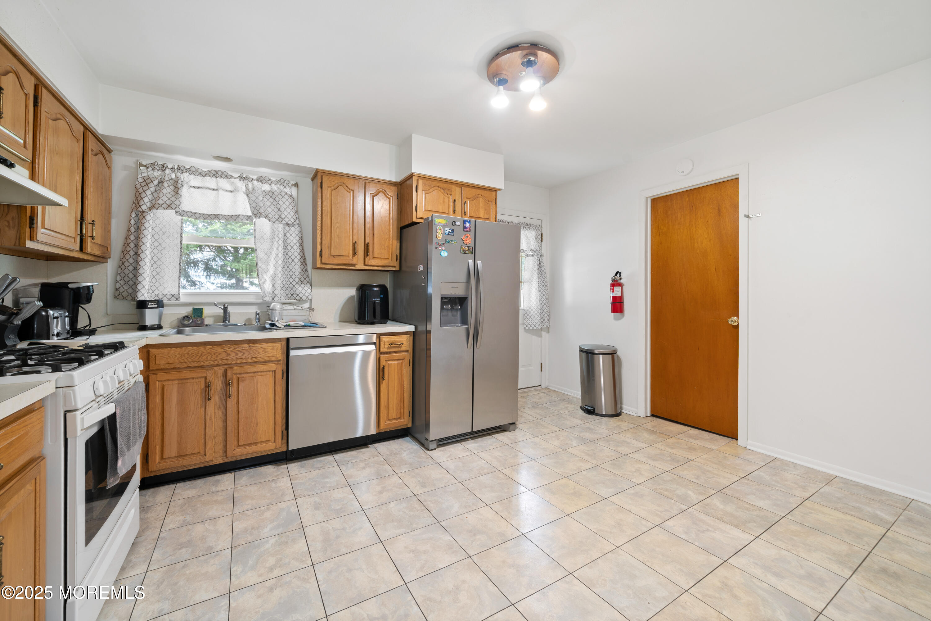 952 Stafford Drive, Toms River, New Jersey image 6