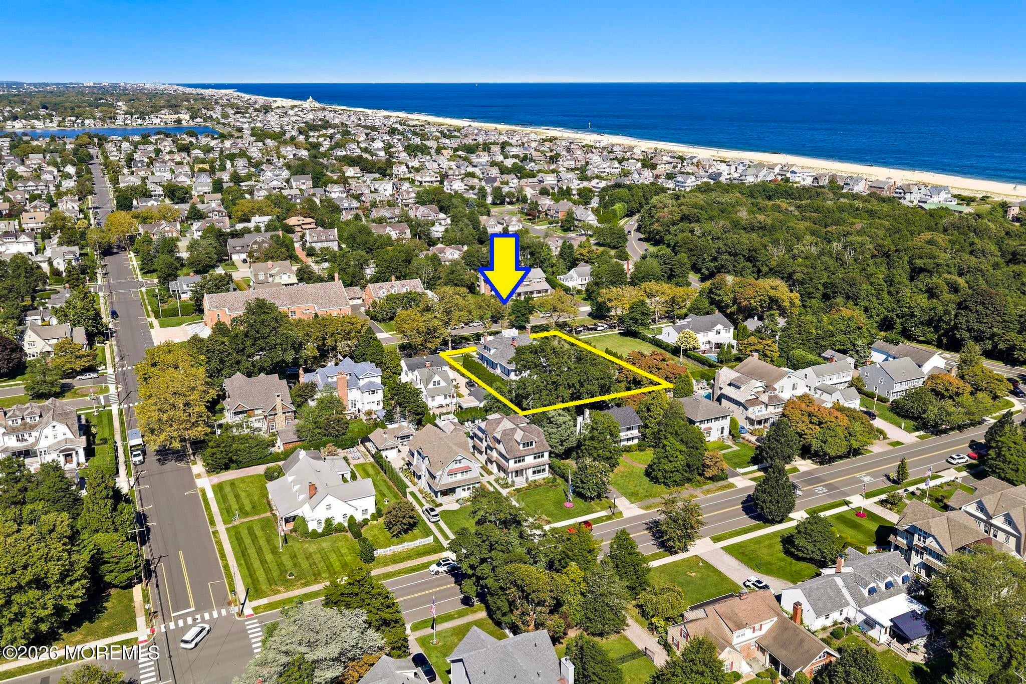 212 Crescent Parkway