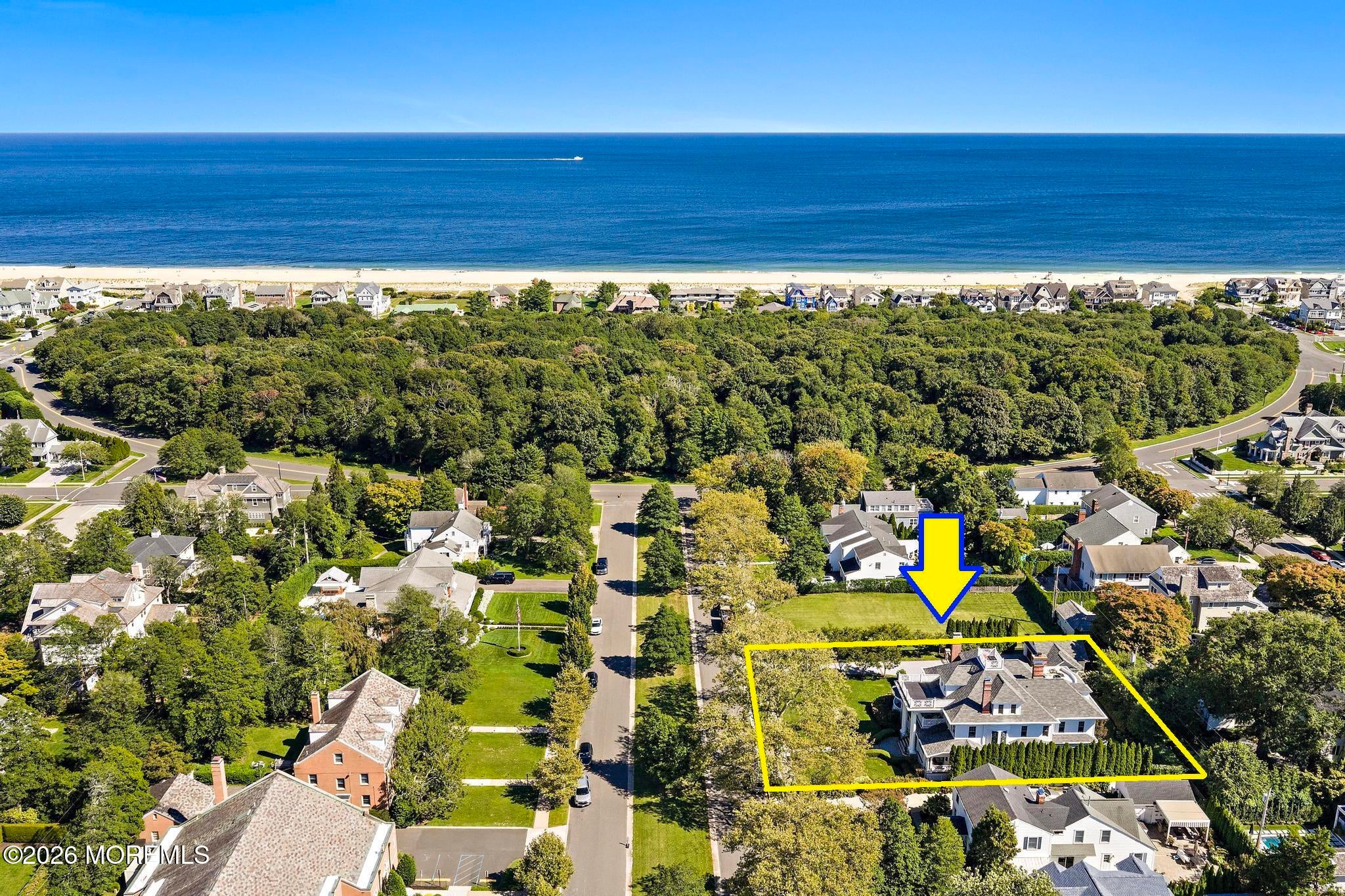 212 Crescent Parkway