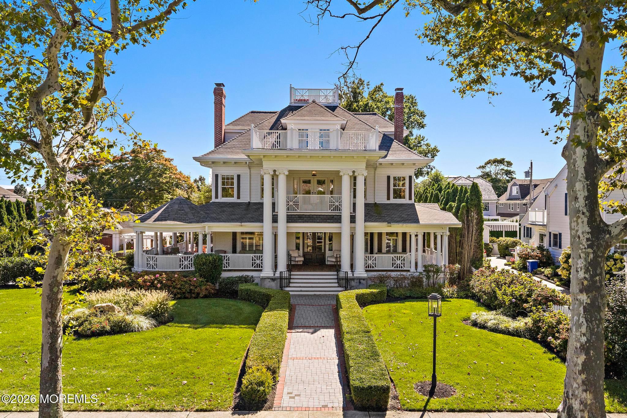 212 Crescent Parkway