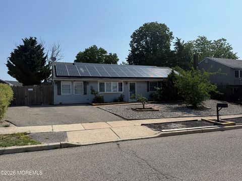 Homes For Rent - 10 James Hollow Drive<br/> Ocean County, Barnegat, NJ 08005