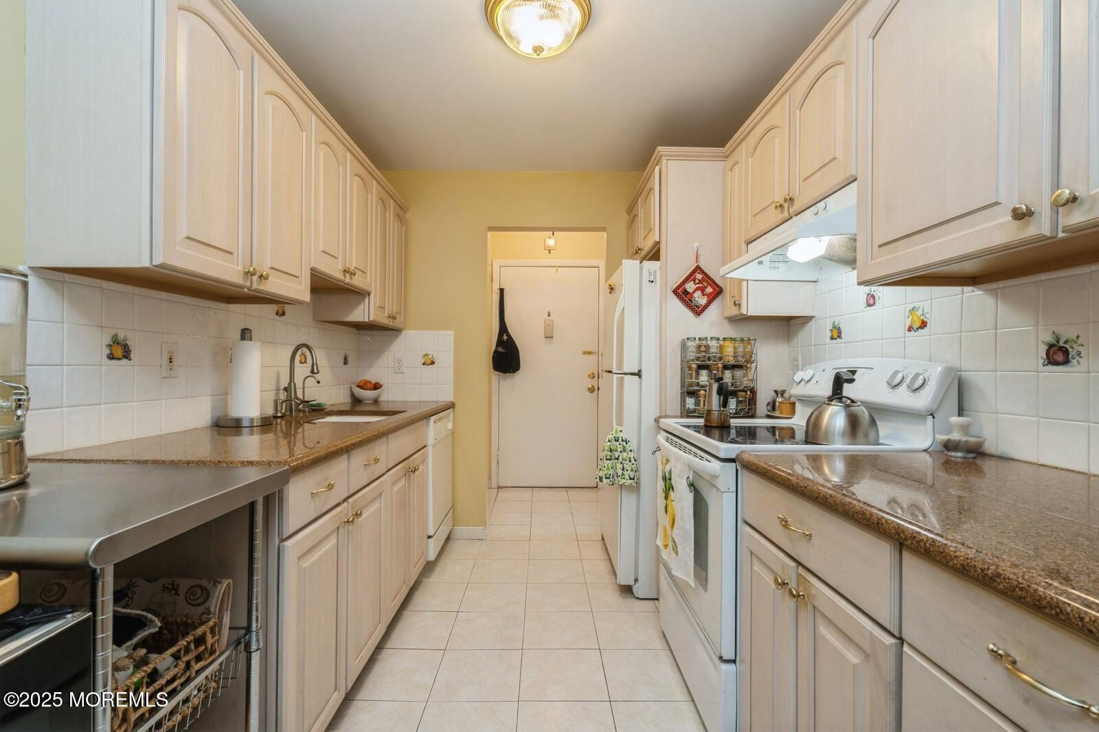 156 Cross Slope Court #F, Manalapan, New Jersey image 3