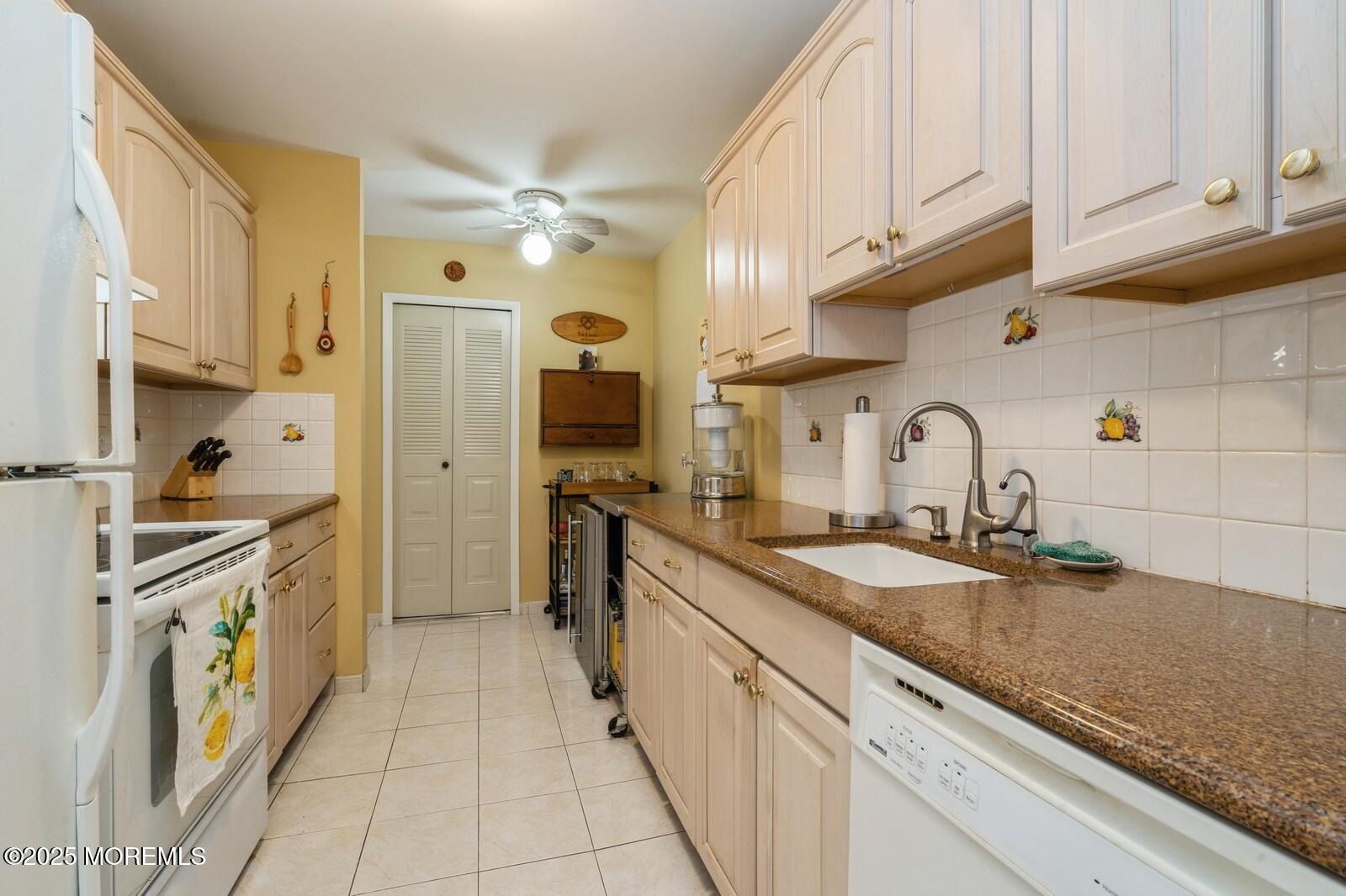 156 Cross Slope Court #F, Manalapan, New Jersey image 5