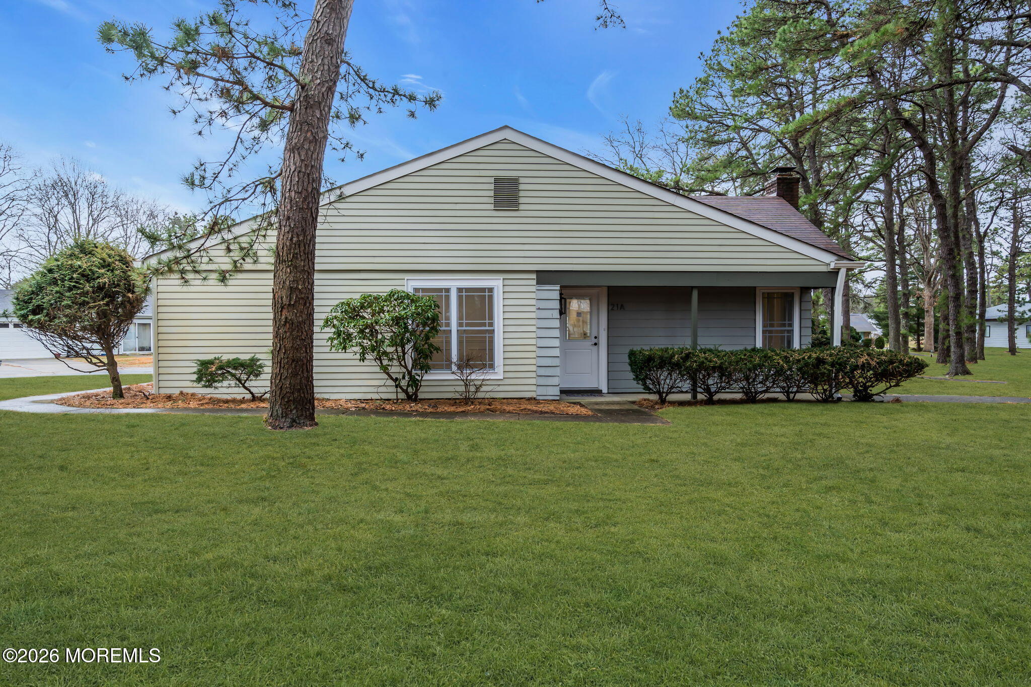 21A Buckingham Drive N