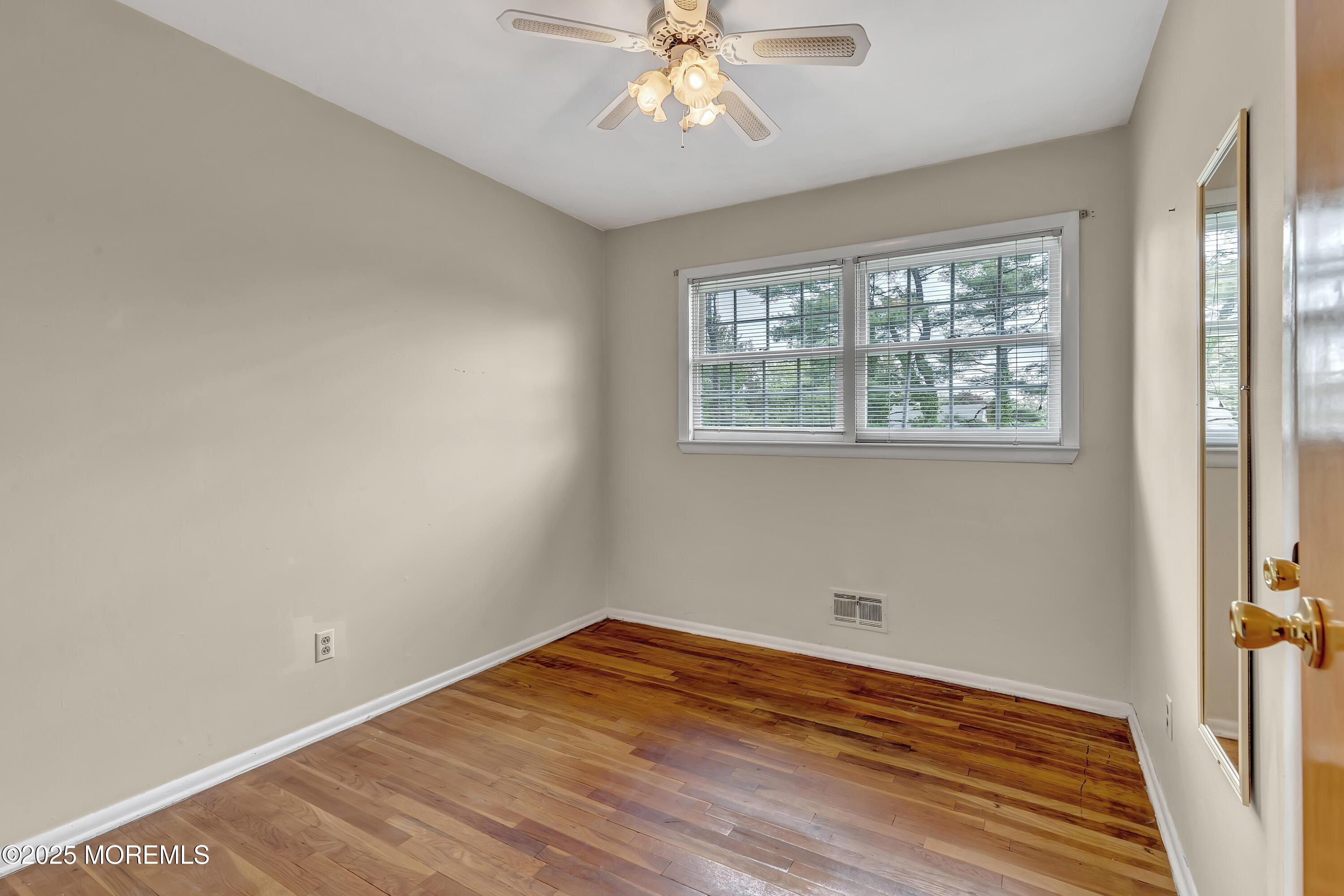 13 Winston Drive, Middletown, New Jersey image 18