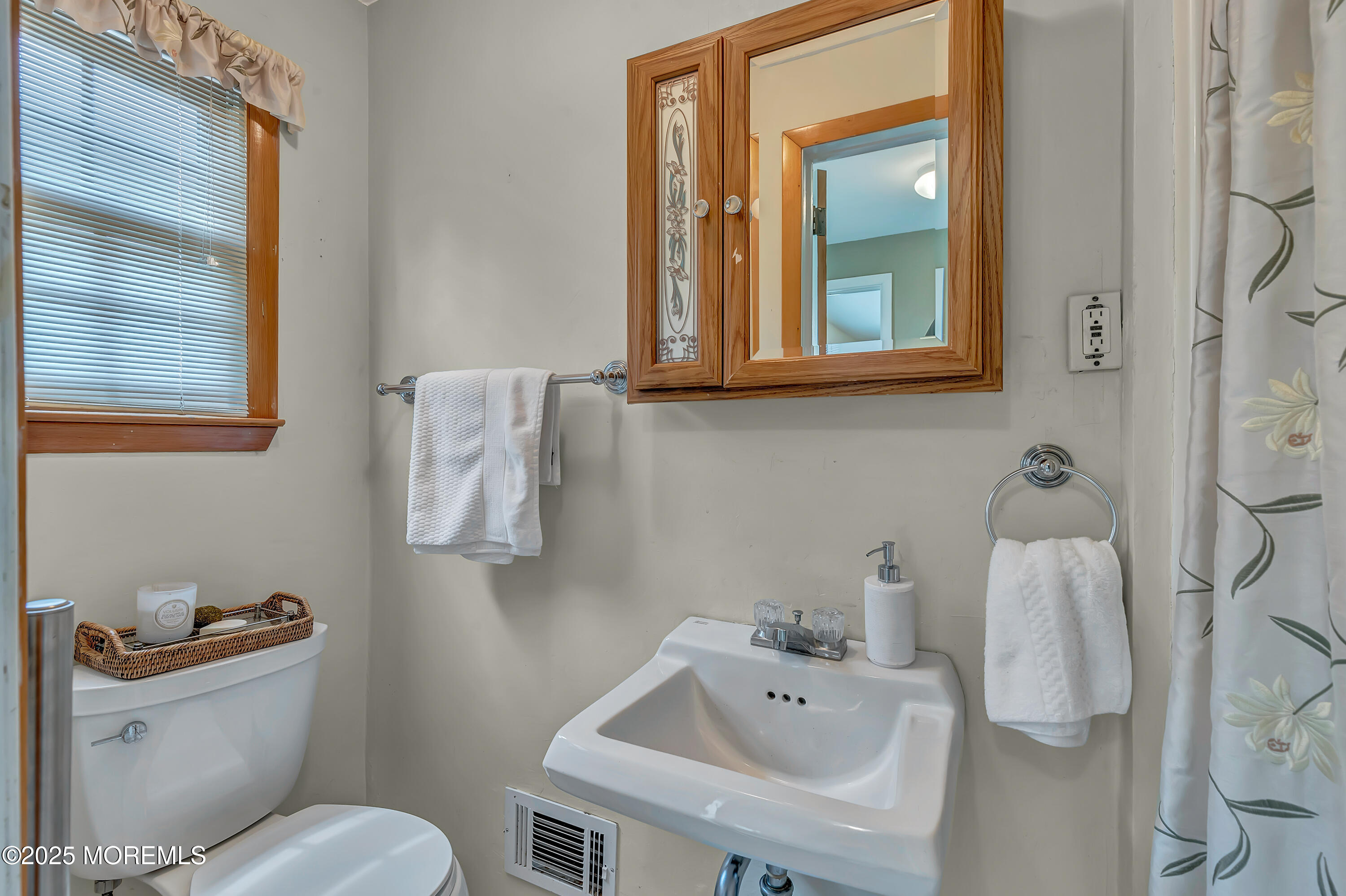13 Winston Drive, Middletown, New Jersey image 22