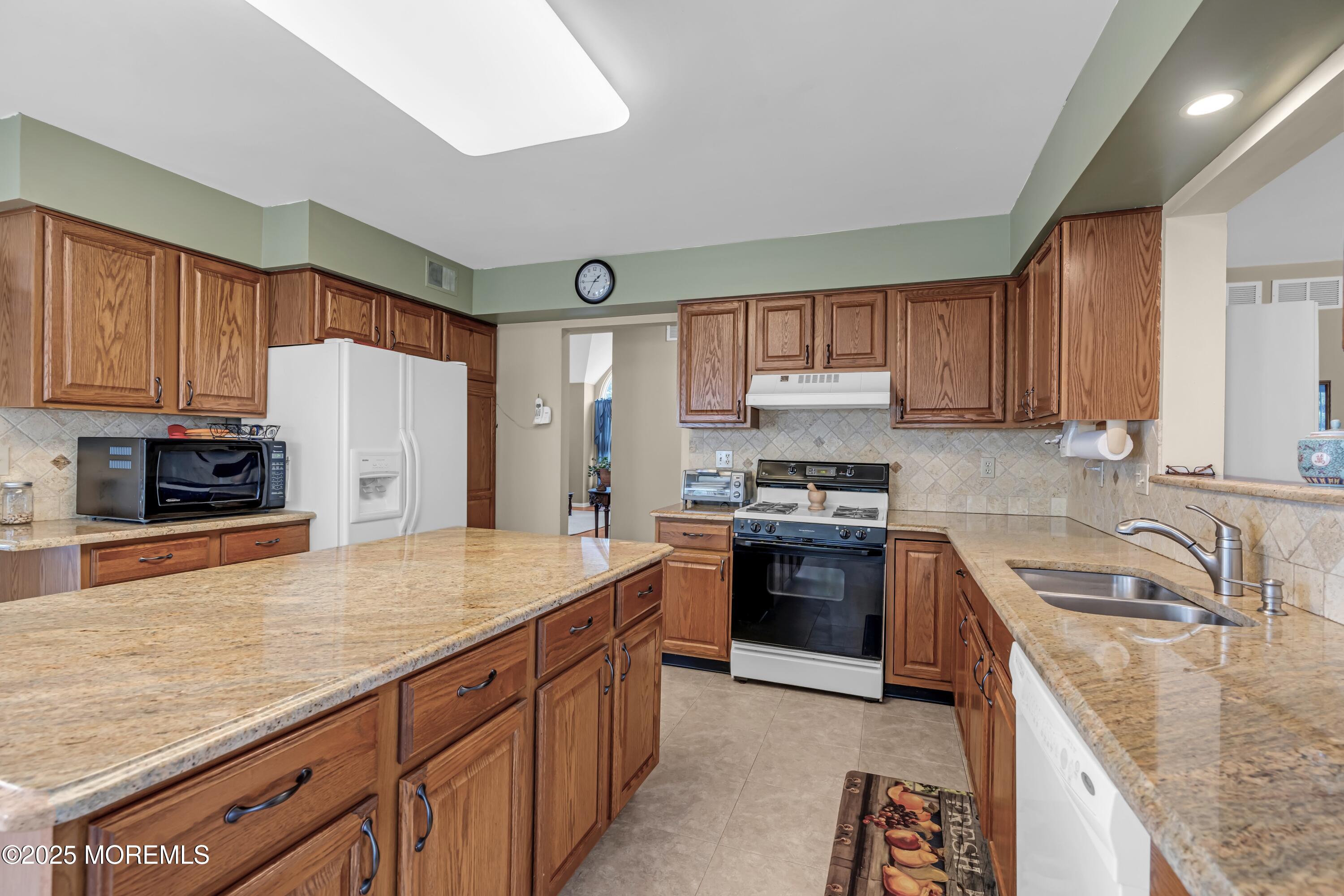 5 Thousand Oaks Terrace, Howell, New Jersey image 25