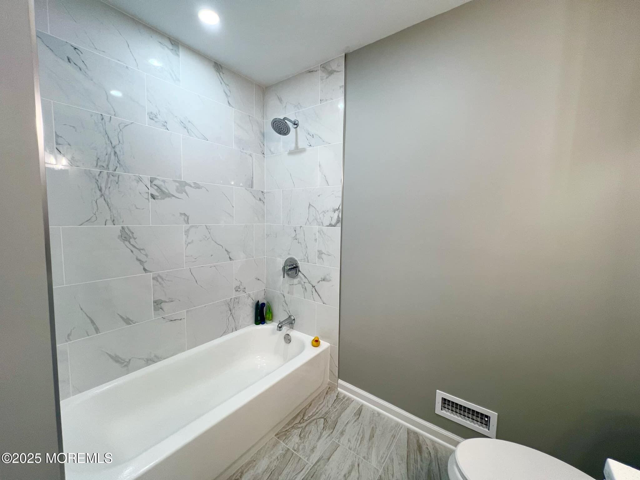 35 Wycoff Way #35, East Brunswick, New Jersey image 14