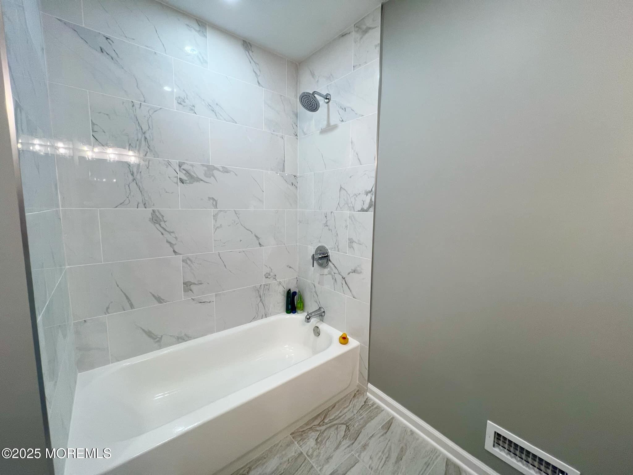 35 Wycoff Way #35, East Brunswick, New Jersey image 13