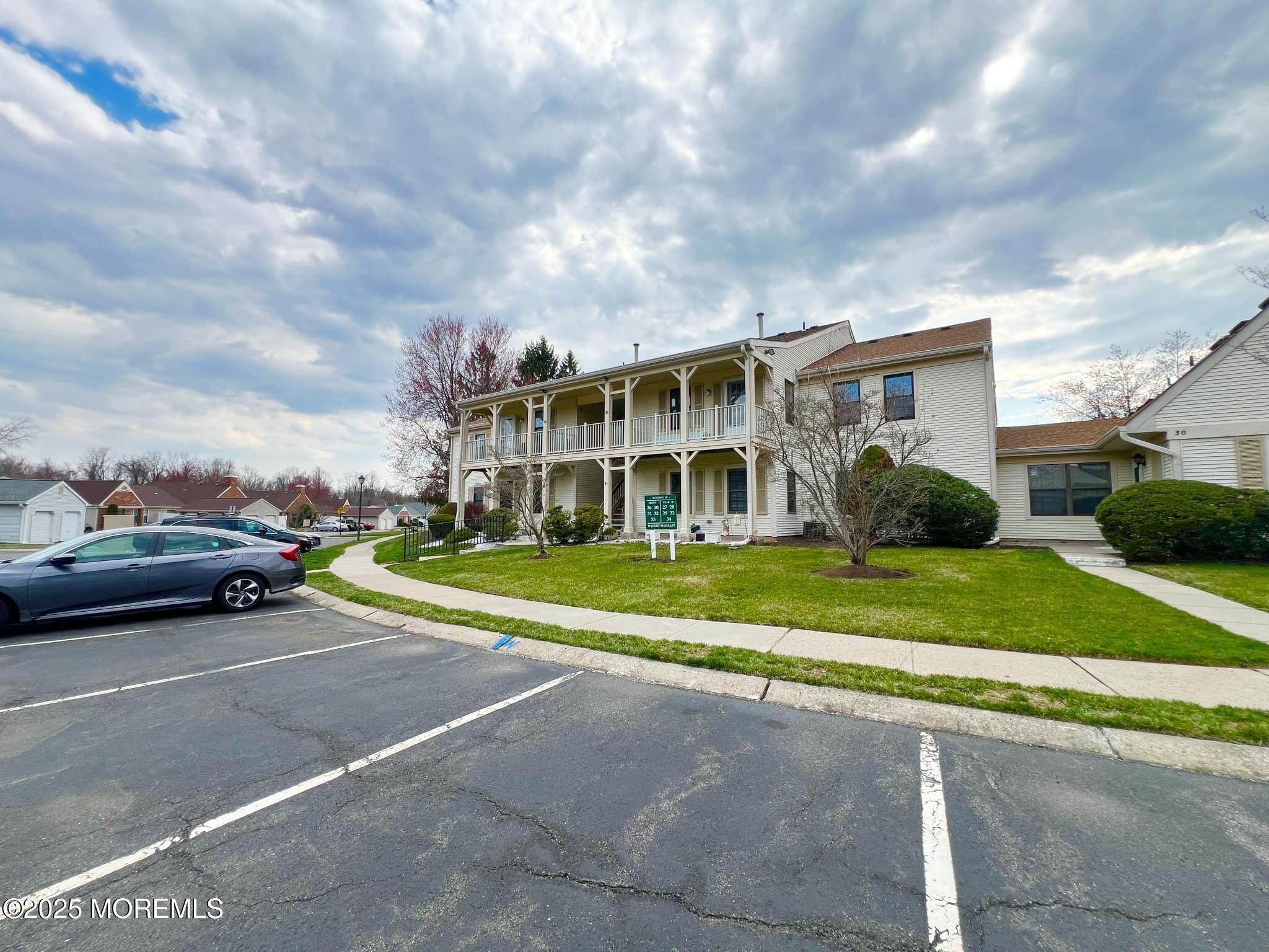 35 Wycoff Way #35, East Brunswick, New Jersey image 3