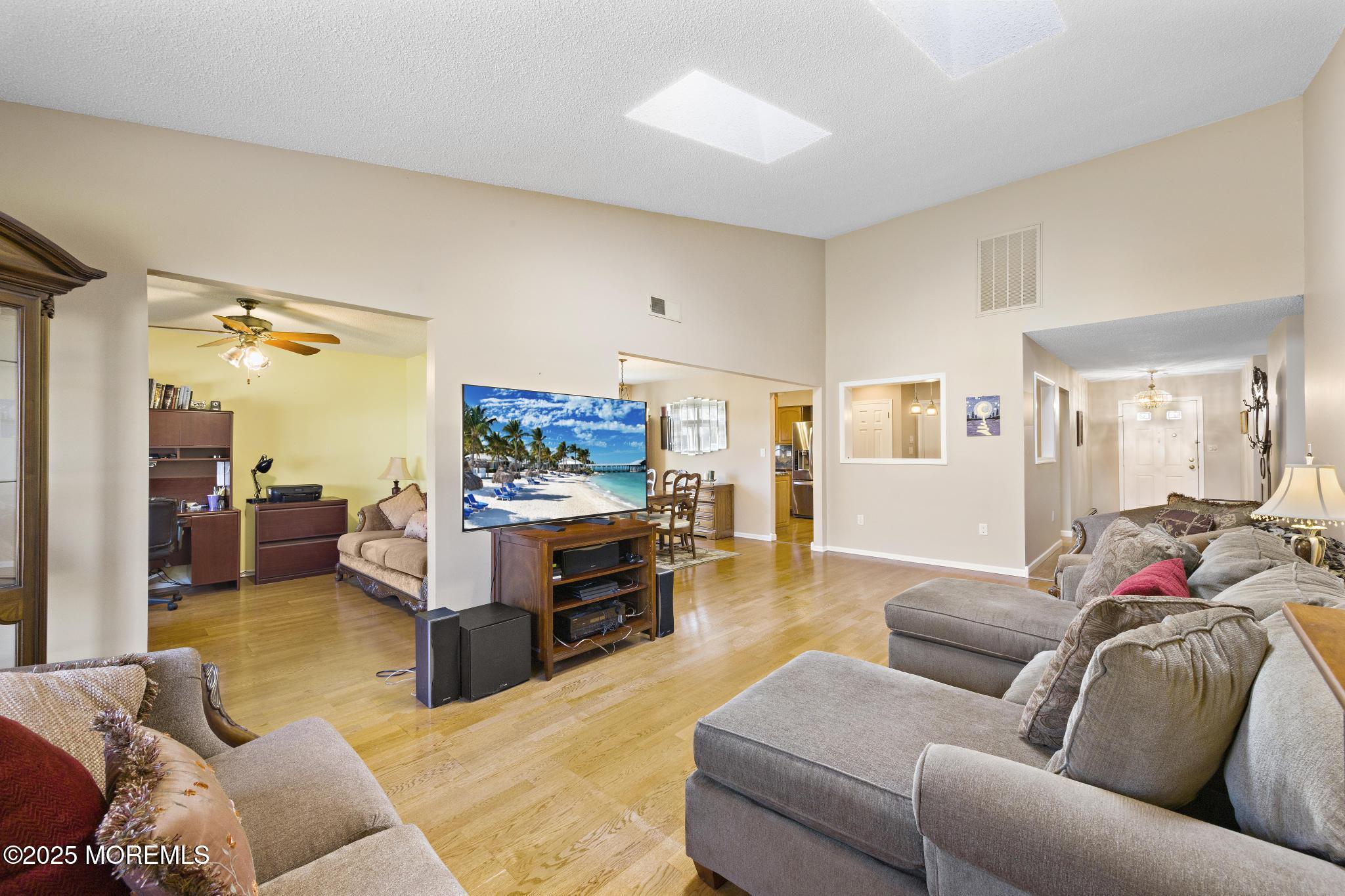 55 Lakeview Drive, Marlboro, New Jersey image 17