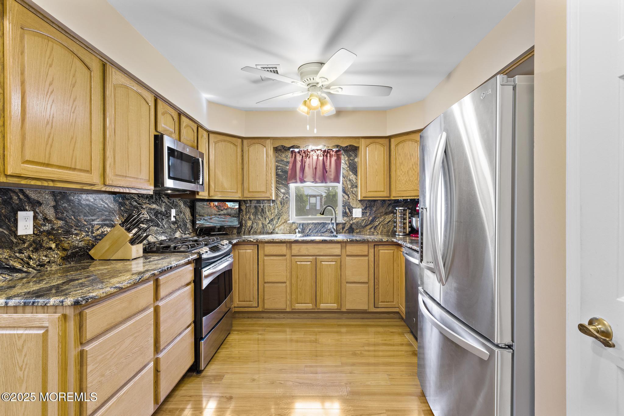55 Lakeview Drive, Marlboro, New Jersey image 10