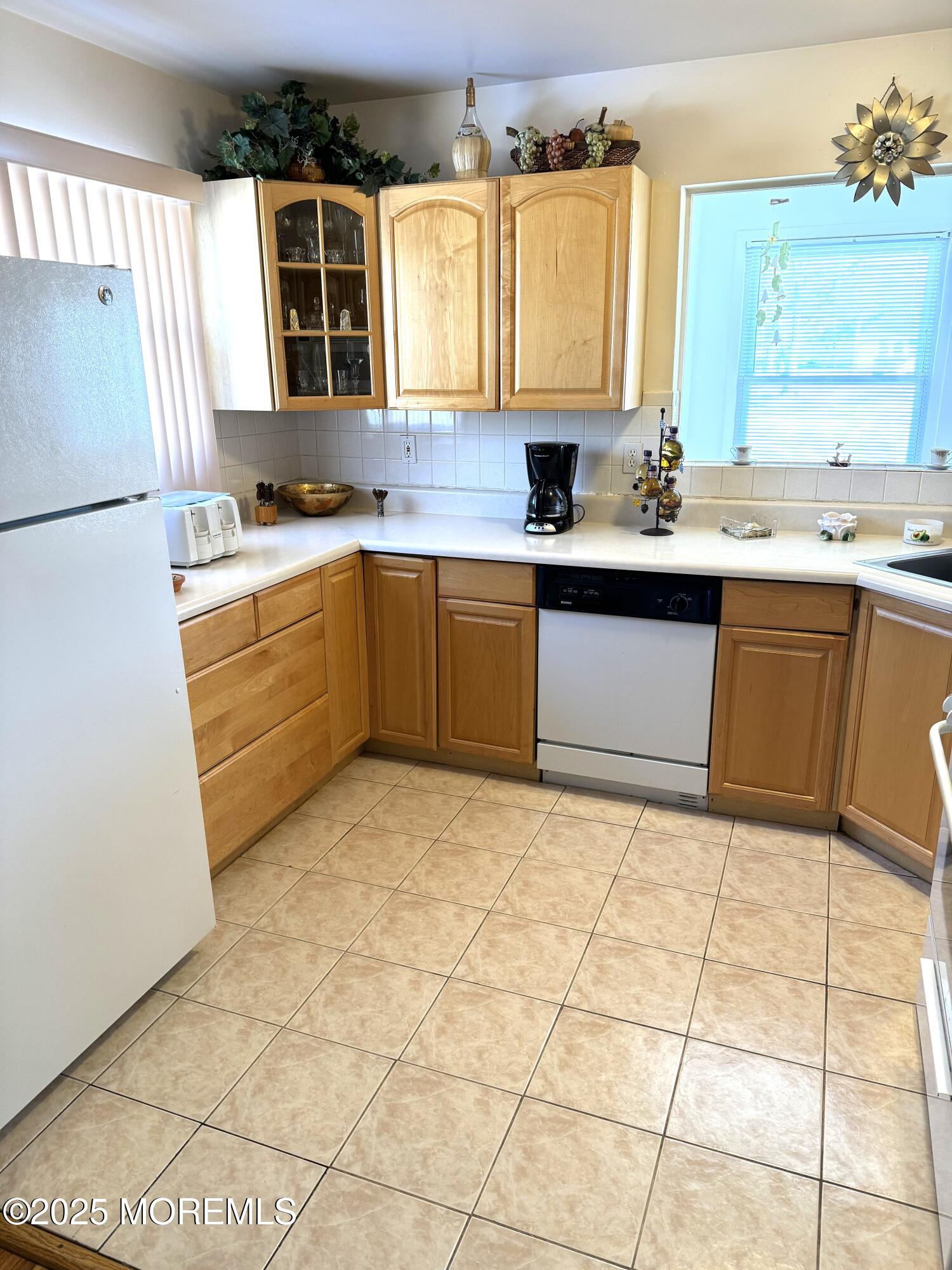 16 Palm Springs Court, Toms River, South Dakota image 7