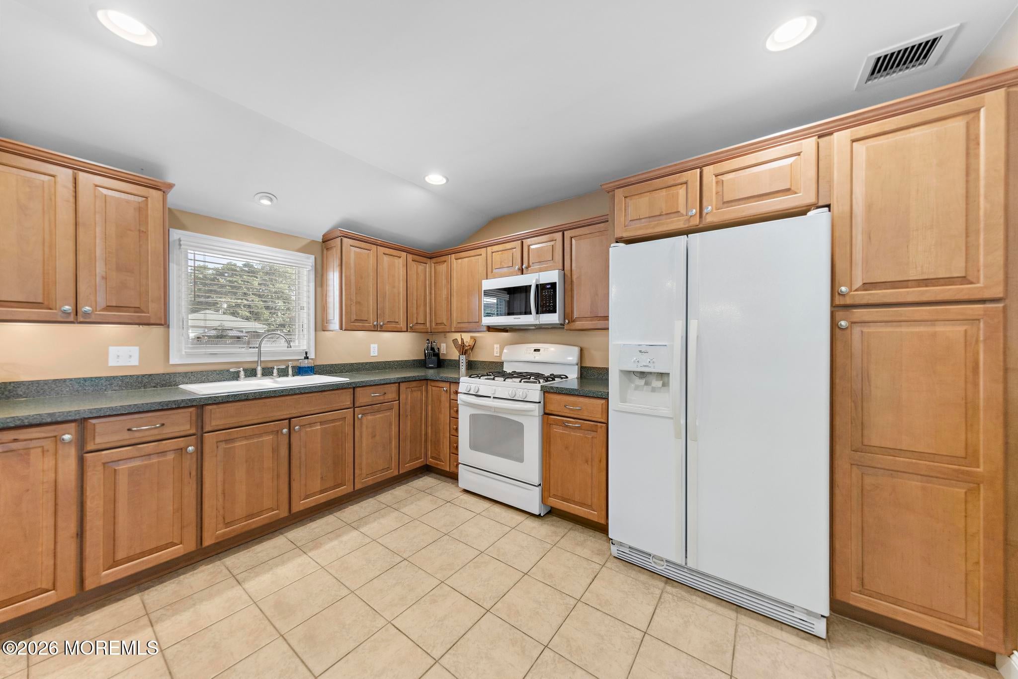 211 3rd Avenue