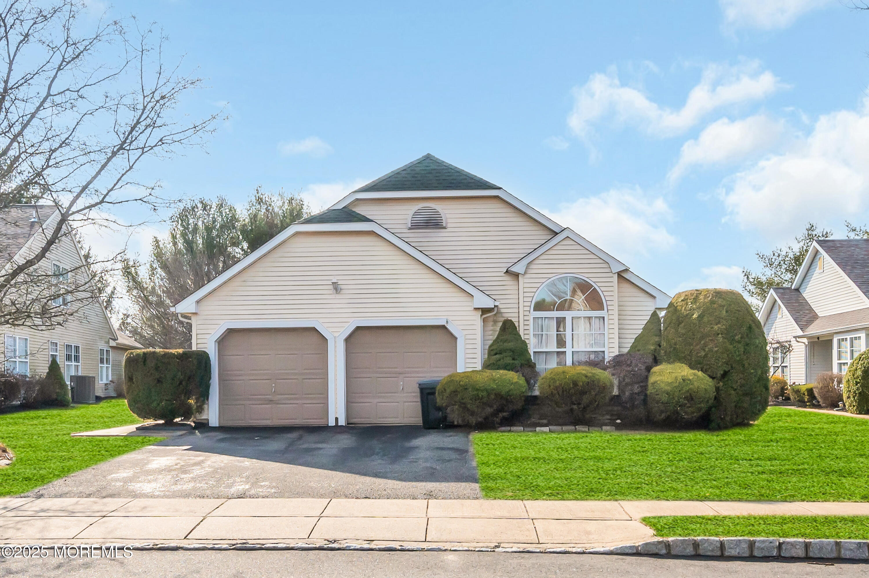 2674 Meadow Lake Drive, Toms River, New Jersey image 2