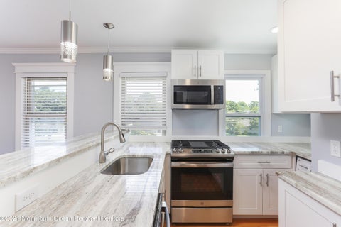 Multifamily For Rent - 89 Locust Avenue #UNIT 2<br/> West Long Branch, NJ 07764