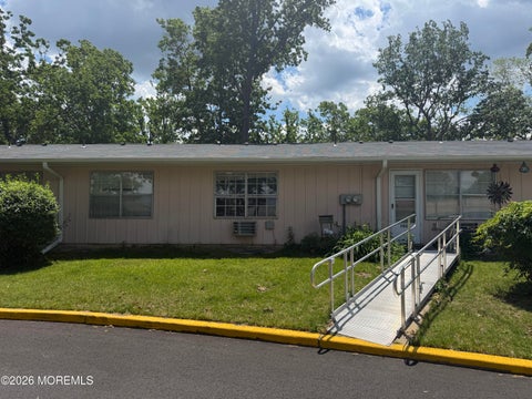 Condo For Sale - 103C Edinburgh Lane<br/> Lakewood, NJ 08701