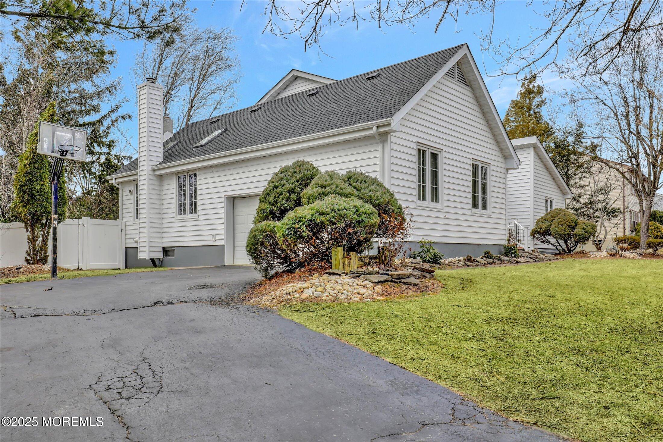 22 Cloverleaf Drive, Marlboro, New Jersey image 44