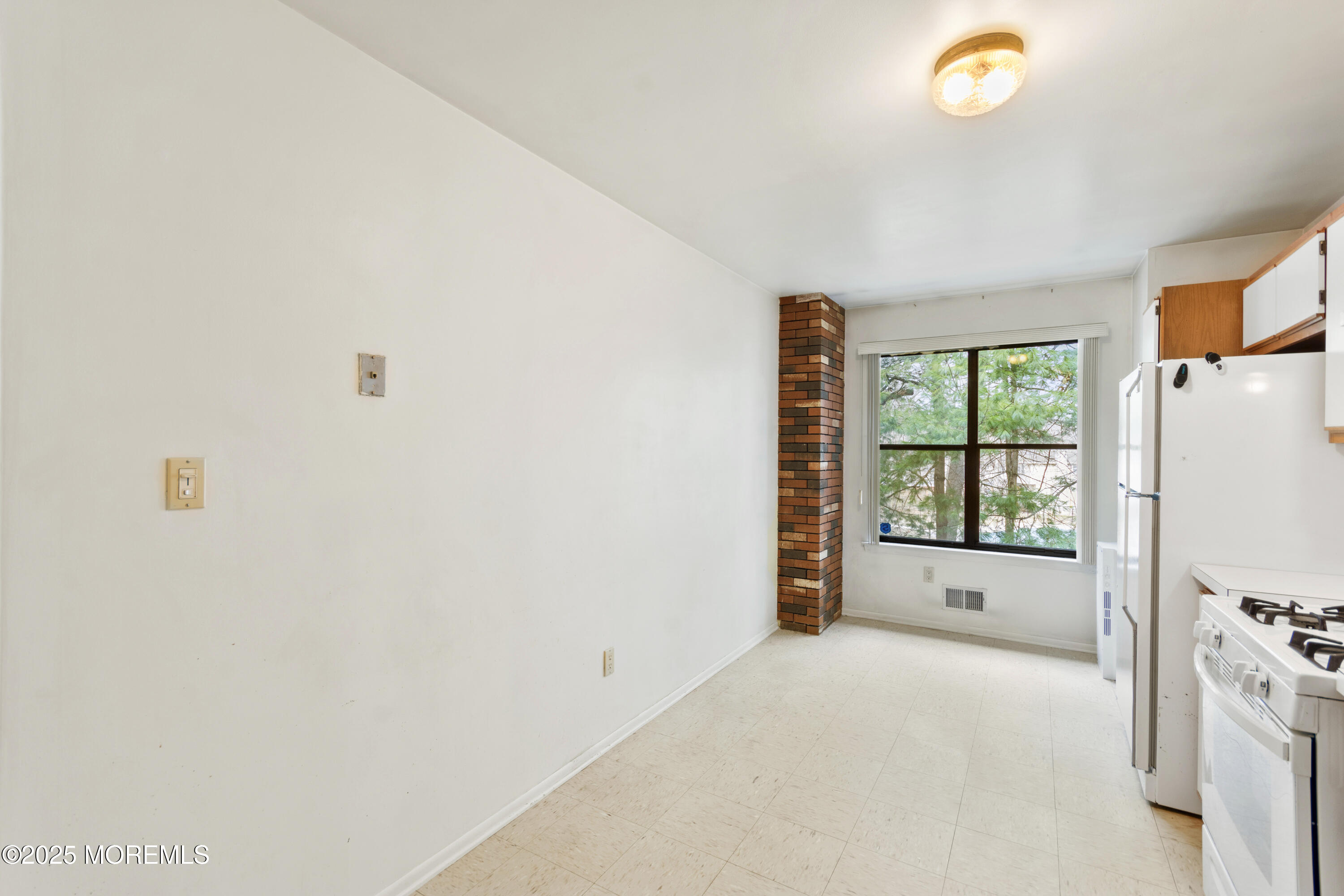 367 Oak Knoll Drive #36-7, Manalapan, New Jersey image 11