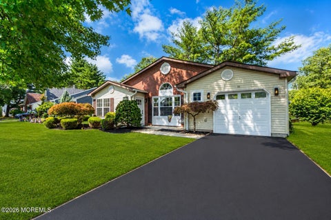 Condo For Sale - 51 Linton Close<br/> Freehold, NJ 07728