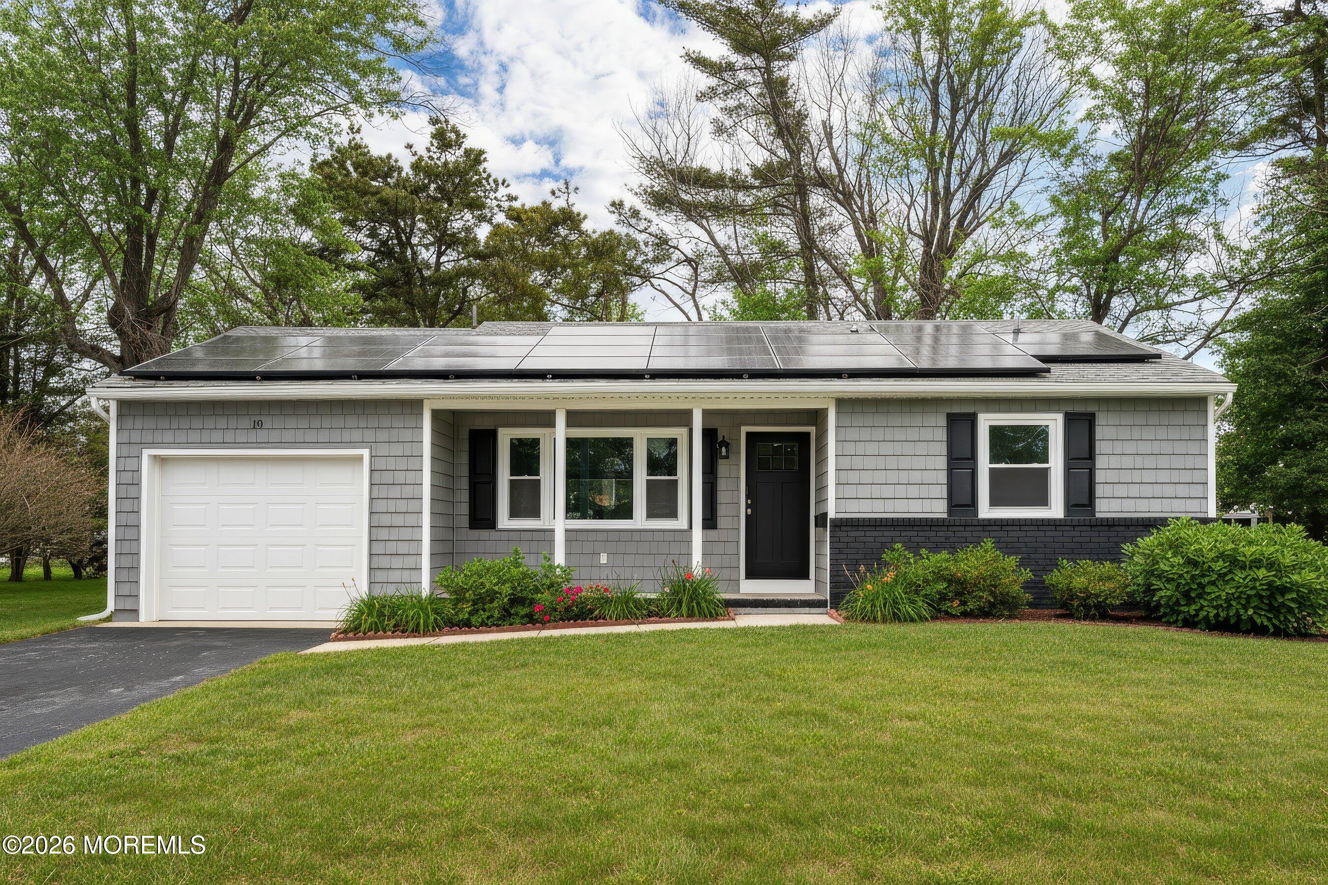 10 Woodbury Court