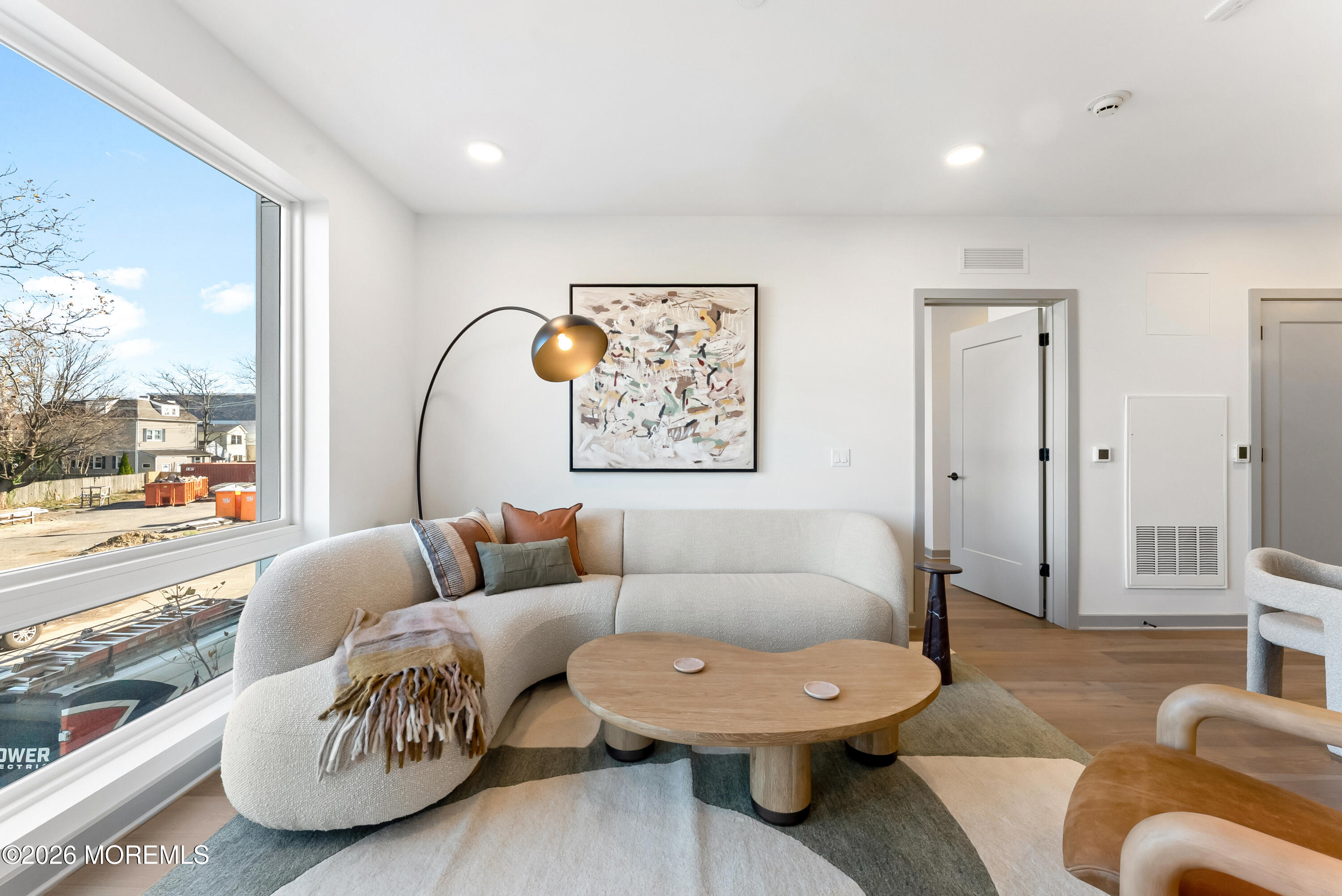 665 2nd Avenue 203