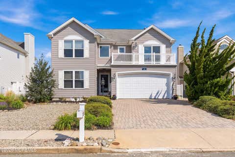 Homes For Sale - 14 Toppinglift Drive<br/> Bayville, NJ 08721
