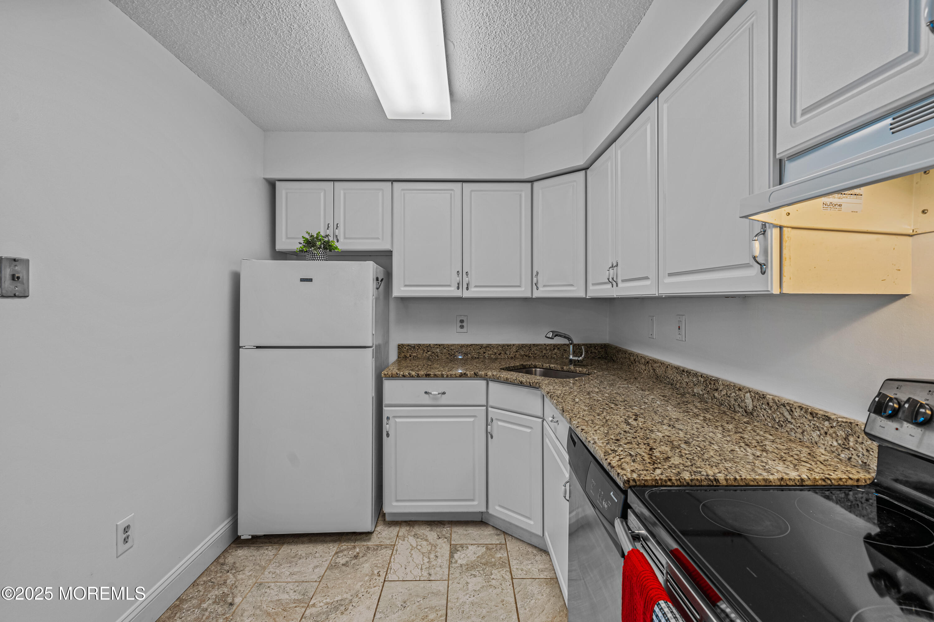 8113 Tamarron Drive #8113, Plainsboro, New Jersey image 14