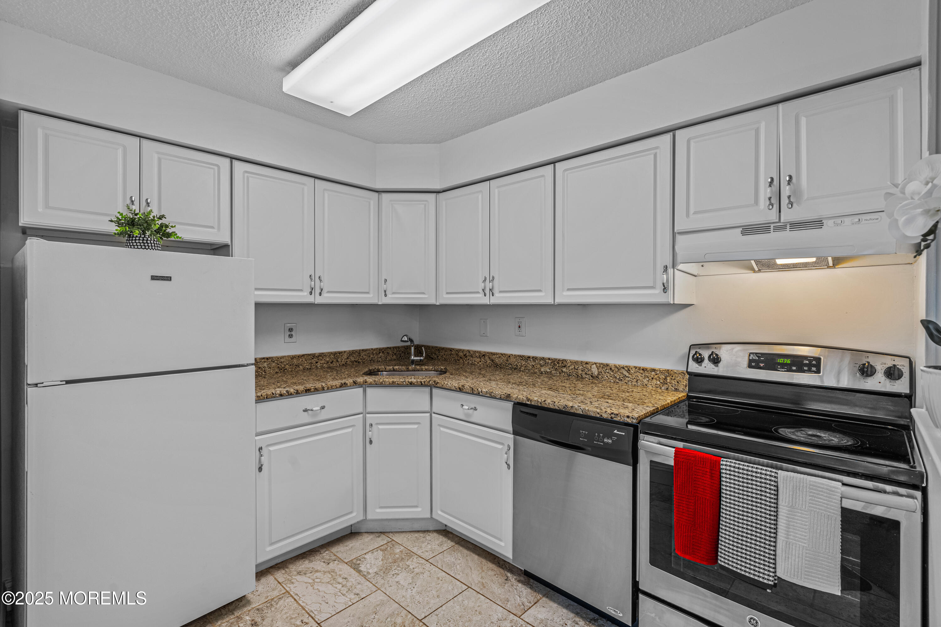 8113 Tamarron Drive #8113, Plainsboro, New Jersey image 15