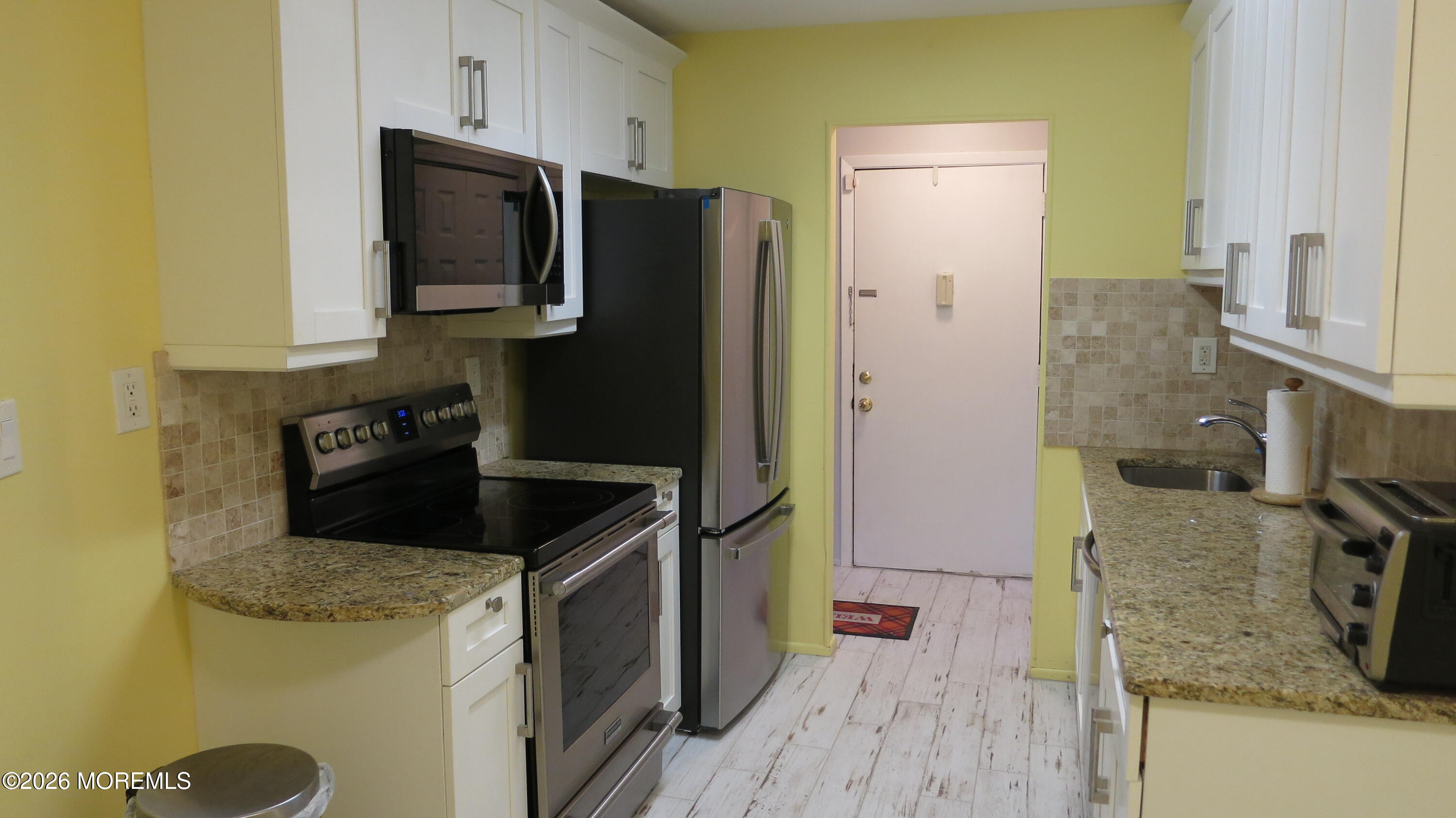 24 E Meadow Green Circle