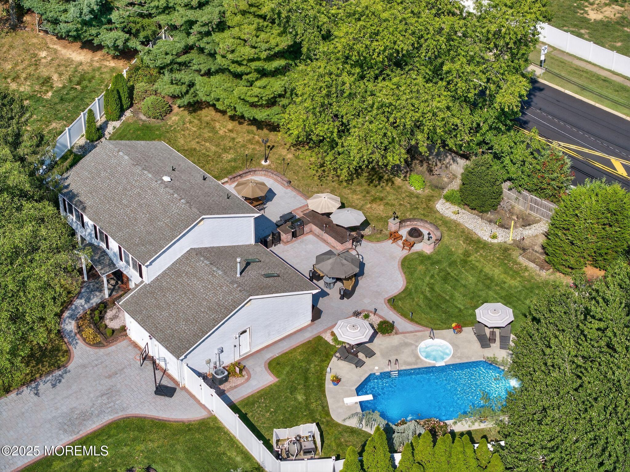 16 Clearbrook Court