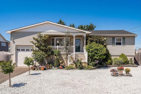 Homes For Sale - 3251 Oceanic Drive<br/> Toms River, NJ 08753