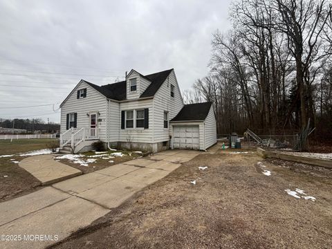 Homes For Sale - 377 Asbury Road<br/> Farmingdale, NJ 07727