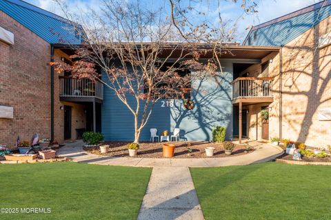 Condo For Sale - 218 Medford Court #A<br/> Manalapan, NJ 07726