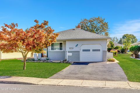 Homes For Sale - 428 Saint Thomas Drive<br/> Toms River, NJ 08757