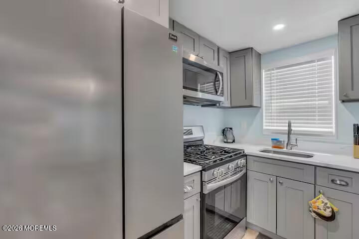 115 Dupont Avenue B - Photo 4