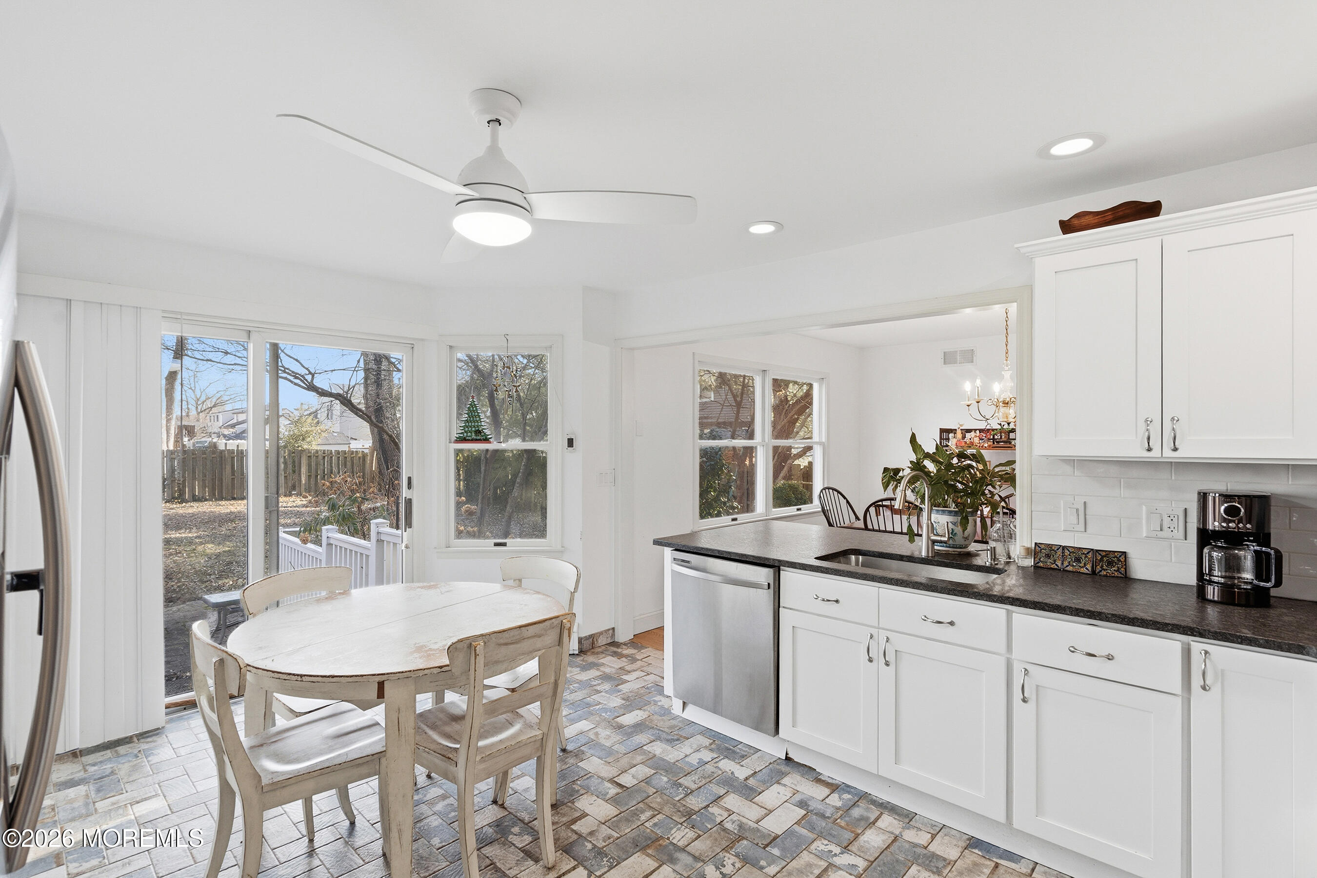 812 Mistletoe Avenue