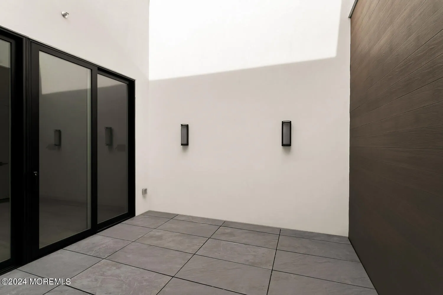 Red Bank, New Jersey 07701, United States, 2 Bedrooms Bedrooms, ,3 BathroomsBathrooms,Residential,Active,42136