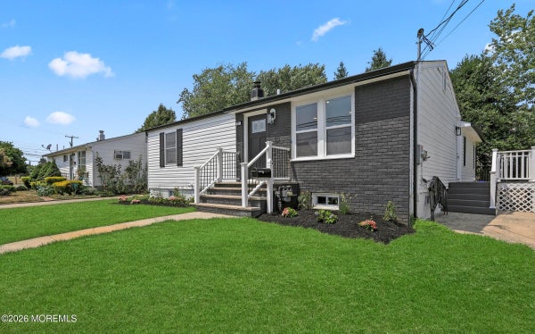 77 HELEN AVE, FREEHOLD, NJ 07728 - Image 33fc5d620bfdea40cfad951fd2c69400/2759207917