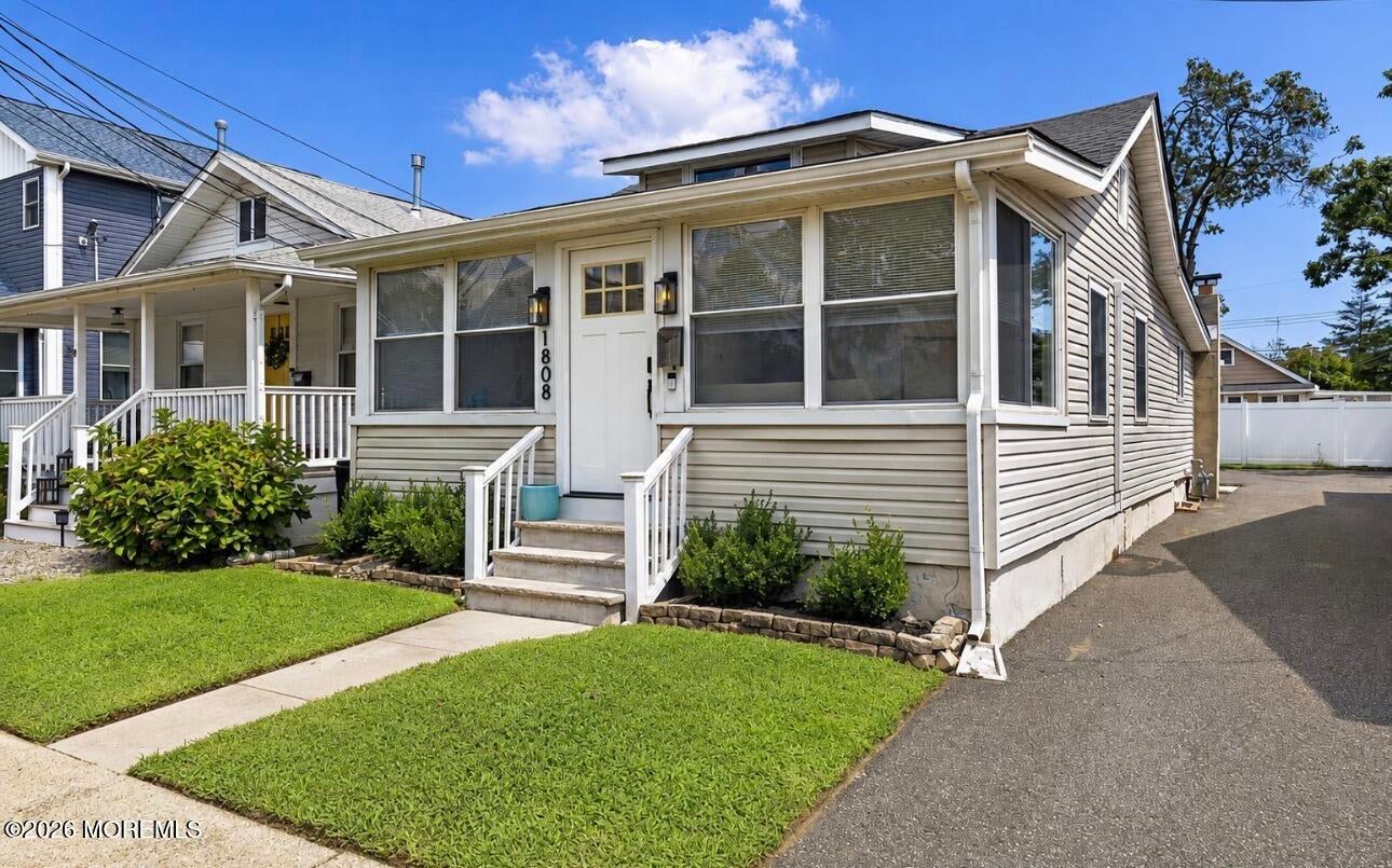 1808 Bradley Terrace