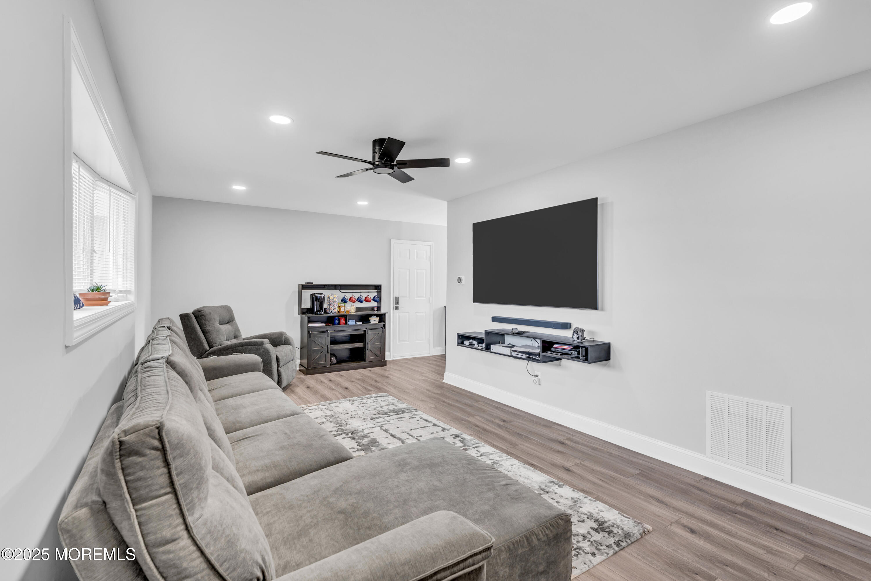 27 Koenig Lane, Freehold, New Jersey image 3