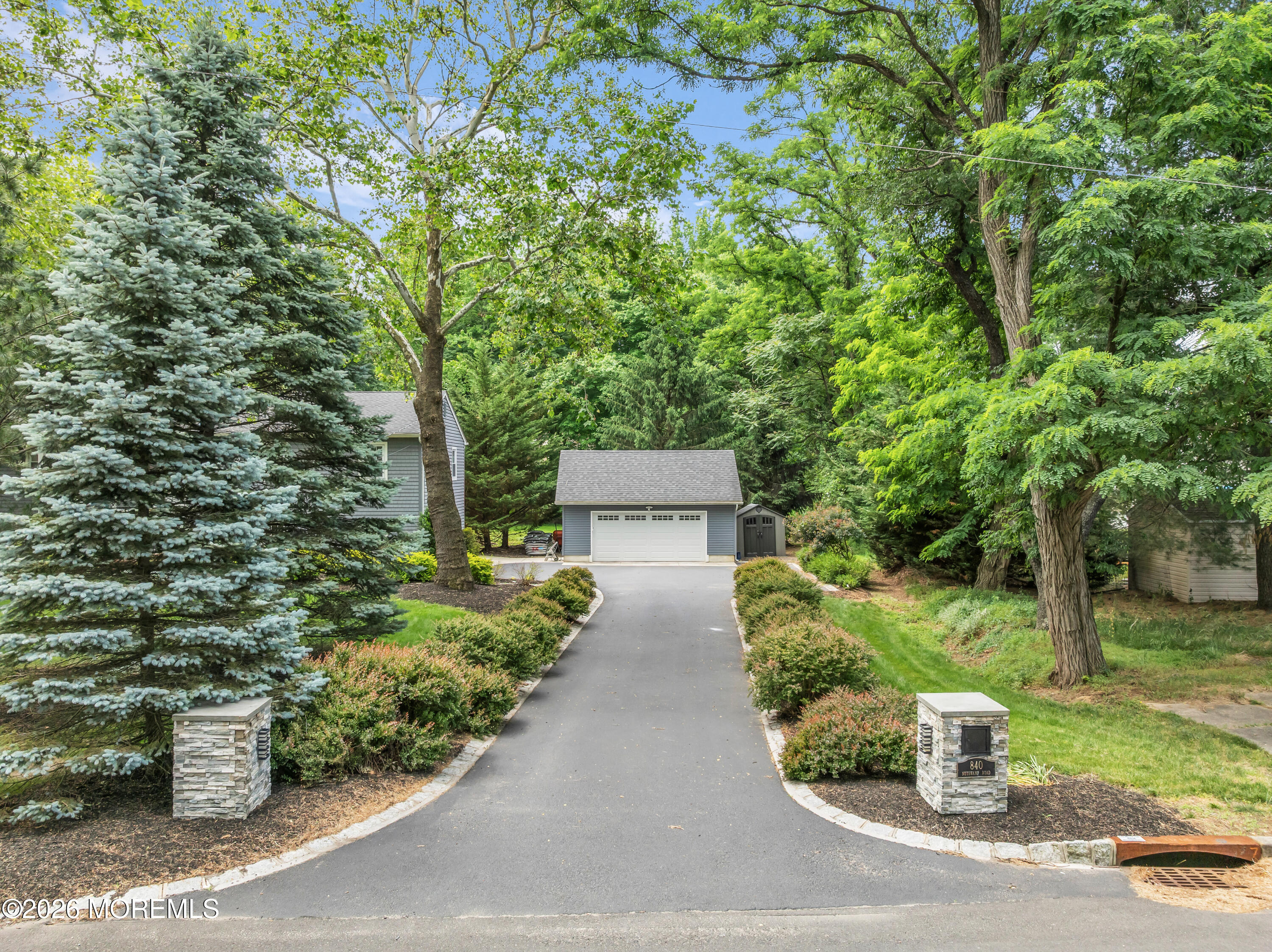 840 Nutswamp Road