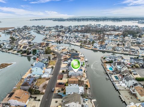 Homes For Sale - 126 Royal Drive<br/> Brick, NJ 08723